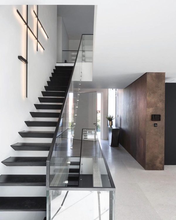 Staircase wall lighting