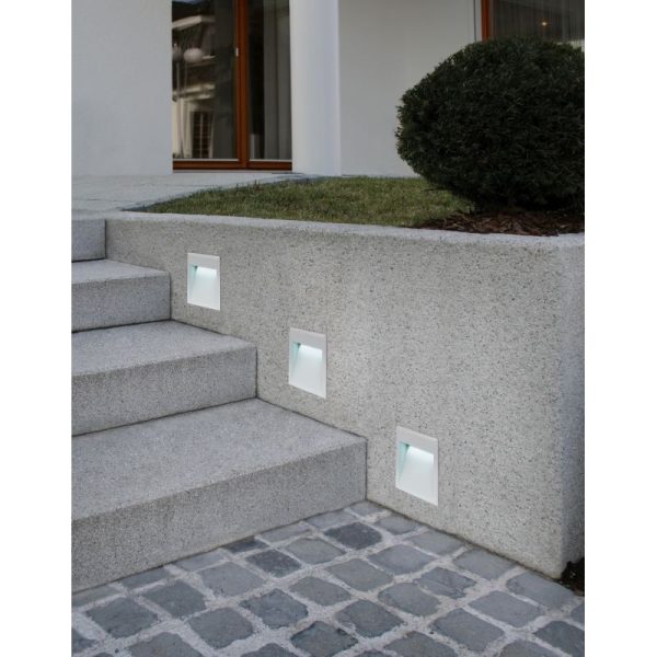 Outdoor built in spot light for landscape to illuminate staircase